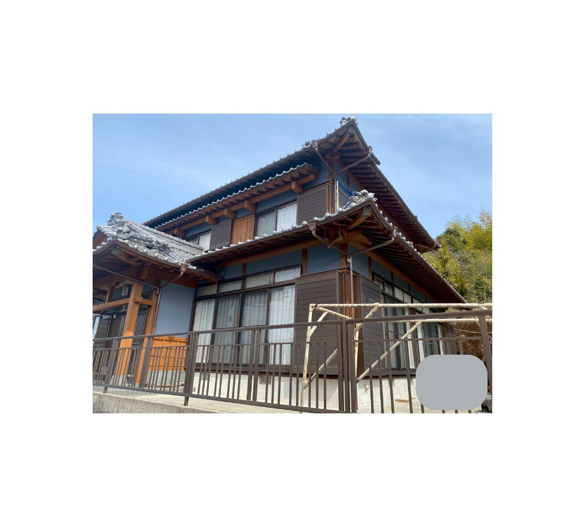 臼杵市K様邸 外壁塗装 施工後（玄関周り全景）