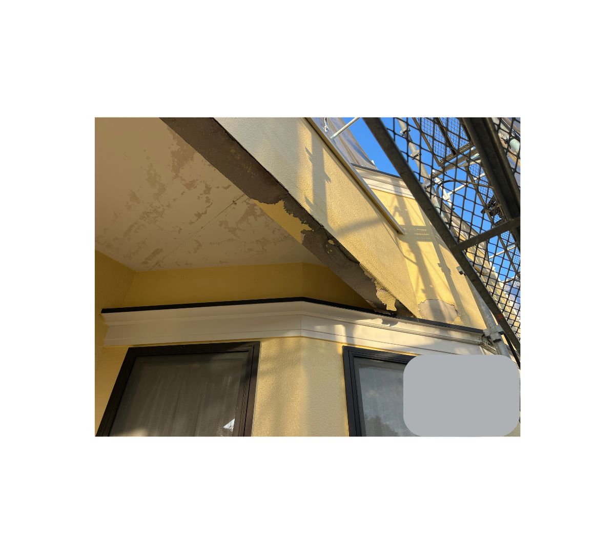 雨漏り部 既存塗膜・脆弱モルタル撤去施工状況