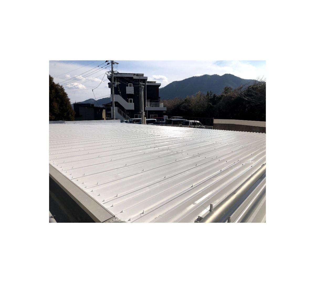 駐車場折板屋根 上塗り施工後